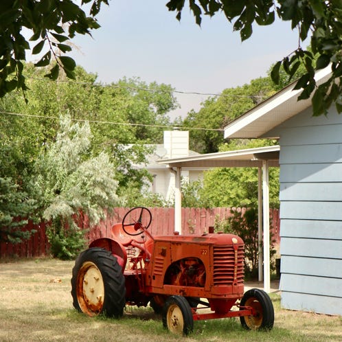 Kostenloses Stock Foto zu außerorts, bauernhof, fahrzeug